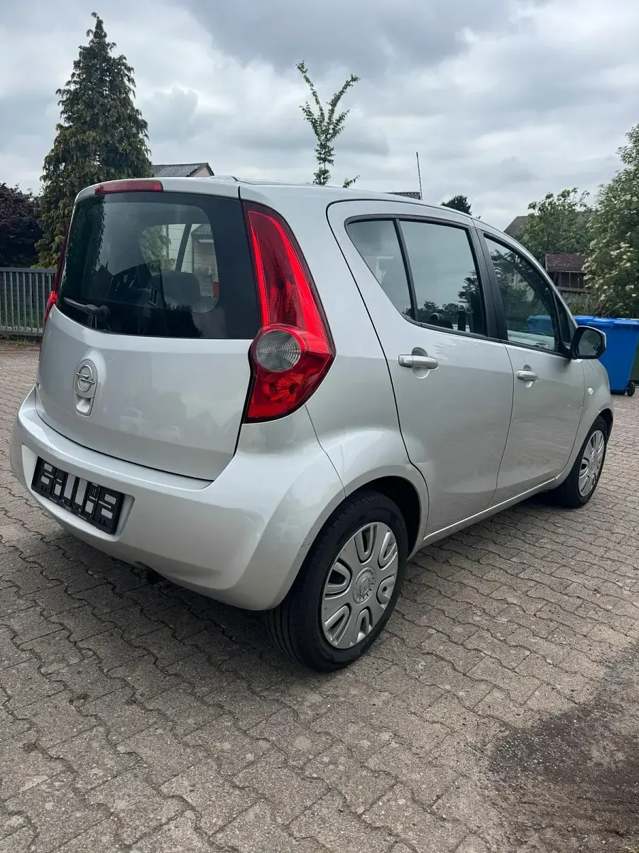 Gebraucht Opel Agila 94 PS (69 kW) 2011 Silber Kleinwagen