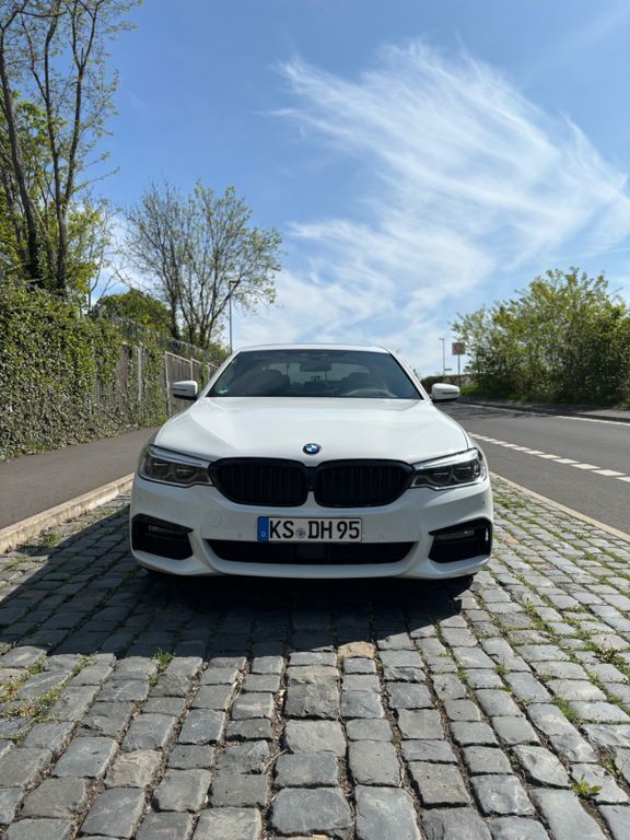 Weiß Gebraucht 2020 BMW 530 M Sport Limousine | 36.299 € (Fairer Preis) - Bild 1/4