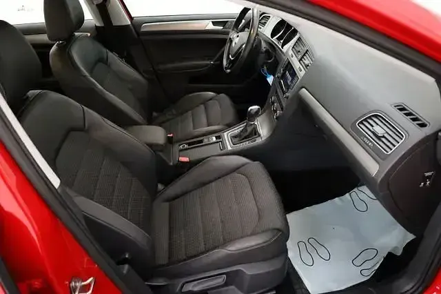 Gebraucht VW Golf VII Comfortline 125 PS (91 kW) 2015 Rot Kombi