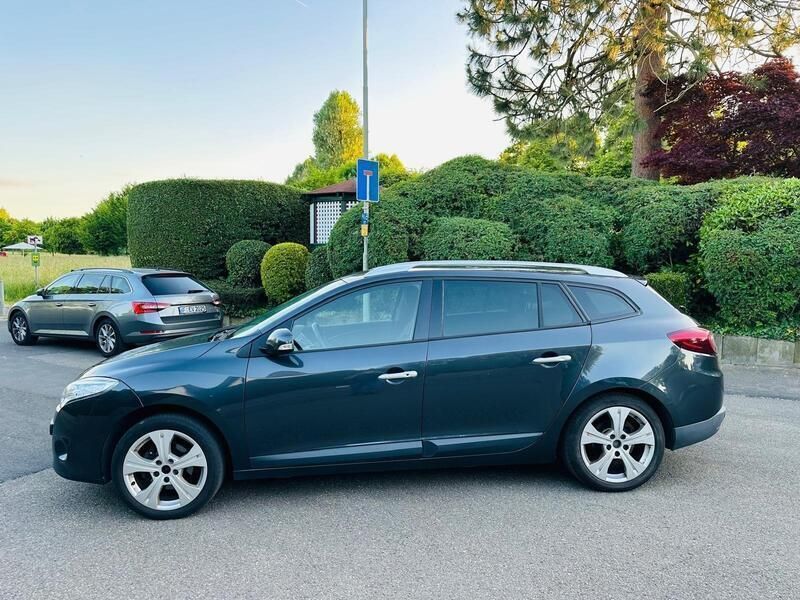 Grau Gebraucht 2012 Renault Mégane GrandTour Kombi | 3.950 € (Fairer Preis) - Bild 1/4