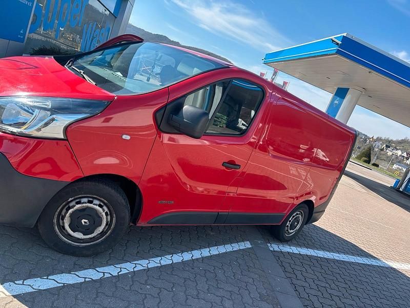 Gebraucht Renault Trafic 115 PS (84 kW) 2014 Rot Van / Kleinbus