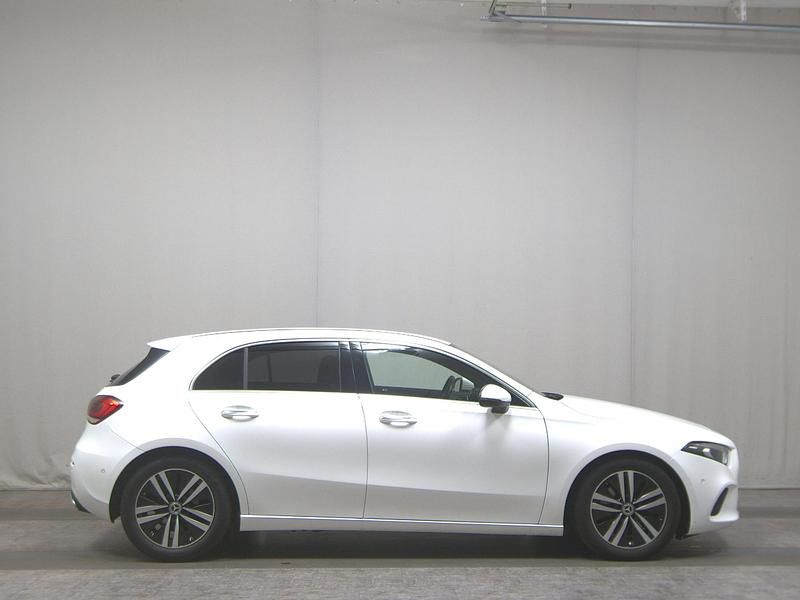 Weiss Gebraucht 2021 Mercedes A220 Progressive Limousine | 24.780 € (Superpreis) - Bild 1/4
