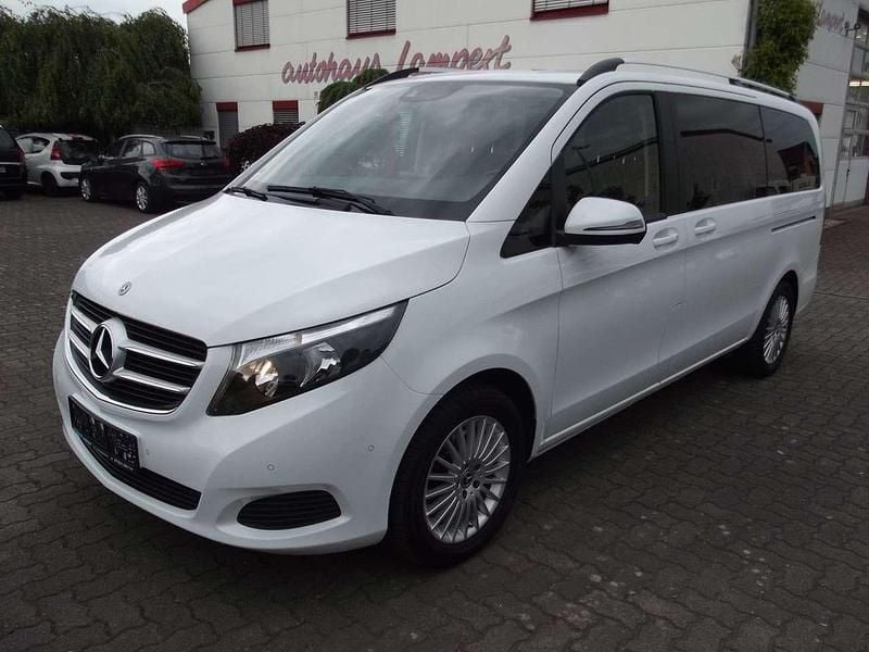 Bergkristallweiß metallic Gebraucht 2019 Mercedes V220 Edition Van / Kleinbus | 37.850 € (Superpreis) - Bild 1/4