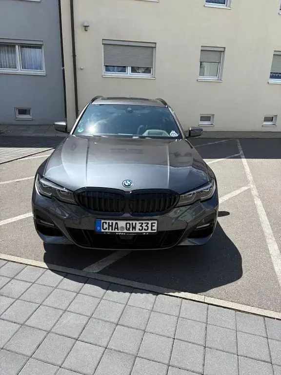 Gebraucht BMW 330e M Sport 292 PS (214 kW) 2021 Silber Kombi
