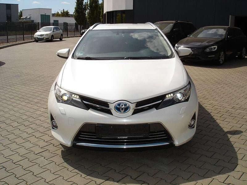 Weiß Gebraucht 2014 Toyota Auris Touring Sports Executive Kombi | 10.490 € (Guter Preis) - Bild 1/4