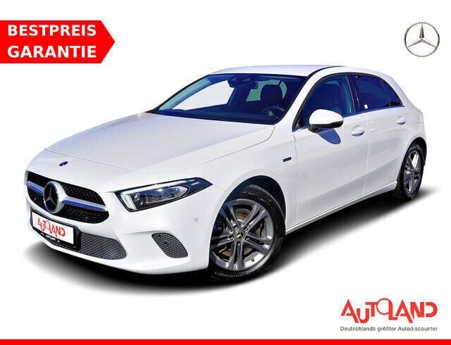 Weiß Gebraucht 2020 Mercedes A250 Style Limousine | 21.950 € (Guter Preis) - Bild 1/4