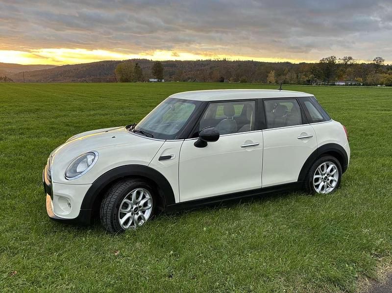 Weiß Gebraucht 2015 Mini ONE Kleinwagen | 8.499 € (Fairer Preis) - Bild 1/4