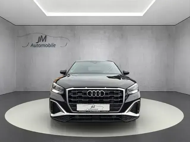 Gebraucht Audi Q2 S-Line 150 PS (110 kW) 2023 Mythosschwarz SUV