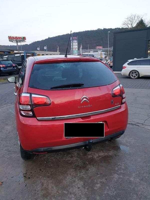 Gebraucht Citroën C3 PureTech 68 PS (50 kW) 2016 Rot Limousine