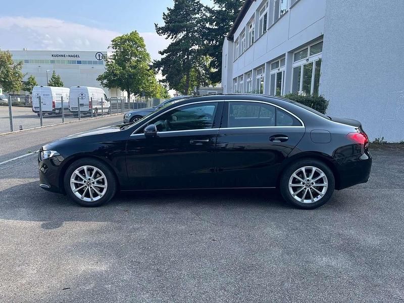 Nachtschwarz Gebraucht 2020 Mercedes A180 Progressive Limousine | 20.800 € (Fairer Preis) - Bild 1/4