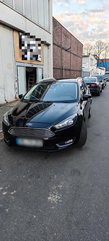 Gebraucht Ford Focus Titanium 120 PS (88 kW) 2016 Schwarz Limousine