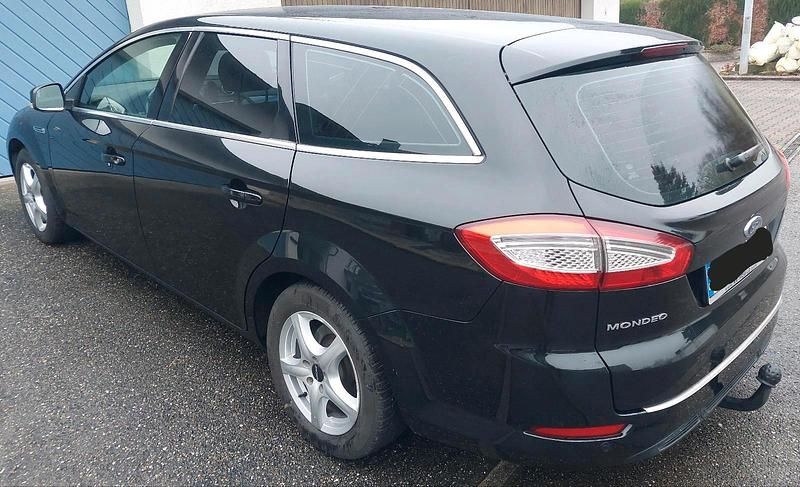 Gebraucht Ford Mondeo 163 PS (119 kW) 2013 Schwarz Kombi