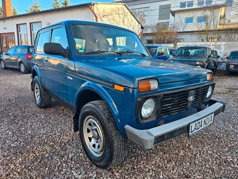 Blau Gebraucht 2011 Lada niva SUV | 5.700 € (Superpreis) - Bild 1/4