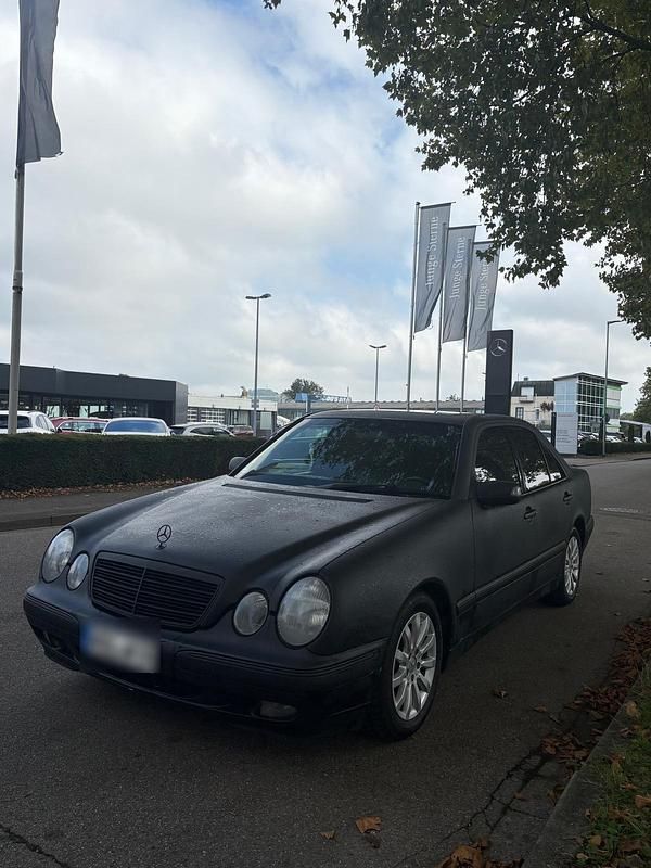 Gebraucht 2001 Mercedes E200 Limousine | 1.300 € (Fairer Preis) - Bild 1/4