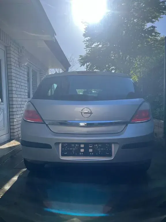 Second-hand Opel Astra 90 CP (66 kW) 2004 Argintiu Berlinǎ