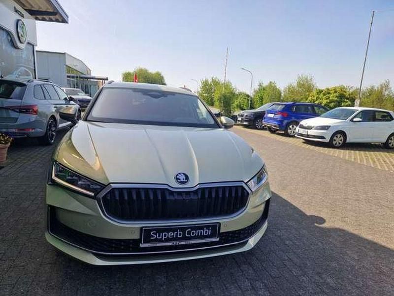 Gebraucht Skoda Superb Selection 150 PS (110 kW) 2024 Ice teabeige metallic Kombi