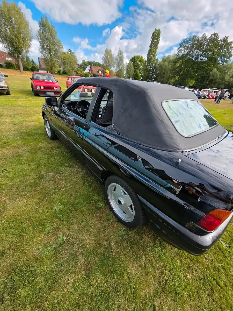 Gebraucht Ford Escort Cabriolet 105 PS (77 kW) 1991 Schwarz Cabrio