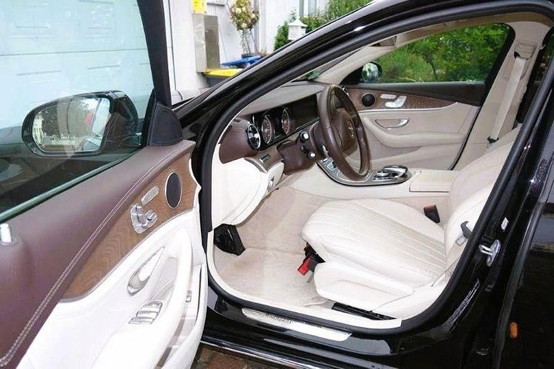 Schwarz Gebraucht 2018 Mercedes E220 Avantgarde Limousine | 28.200 € (Superpreis) - Bild 1/4