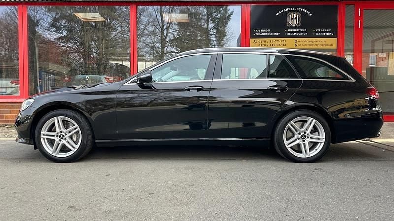 Gebraucht Mercedes E300 197 PS (144 kW) 2022 Schwarz Kombi