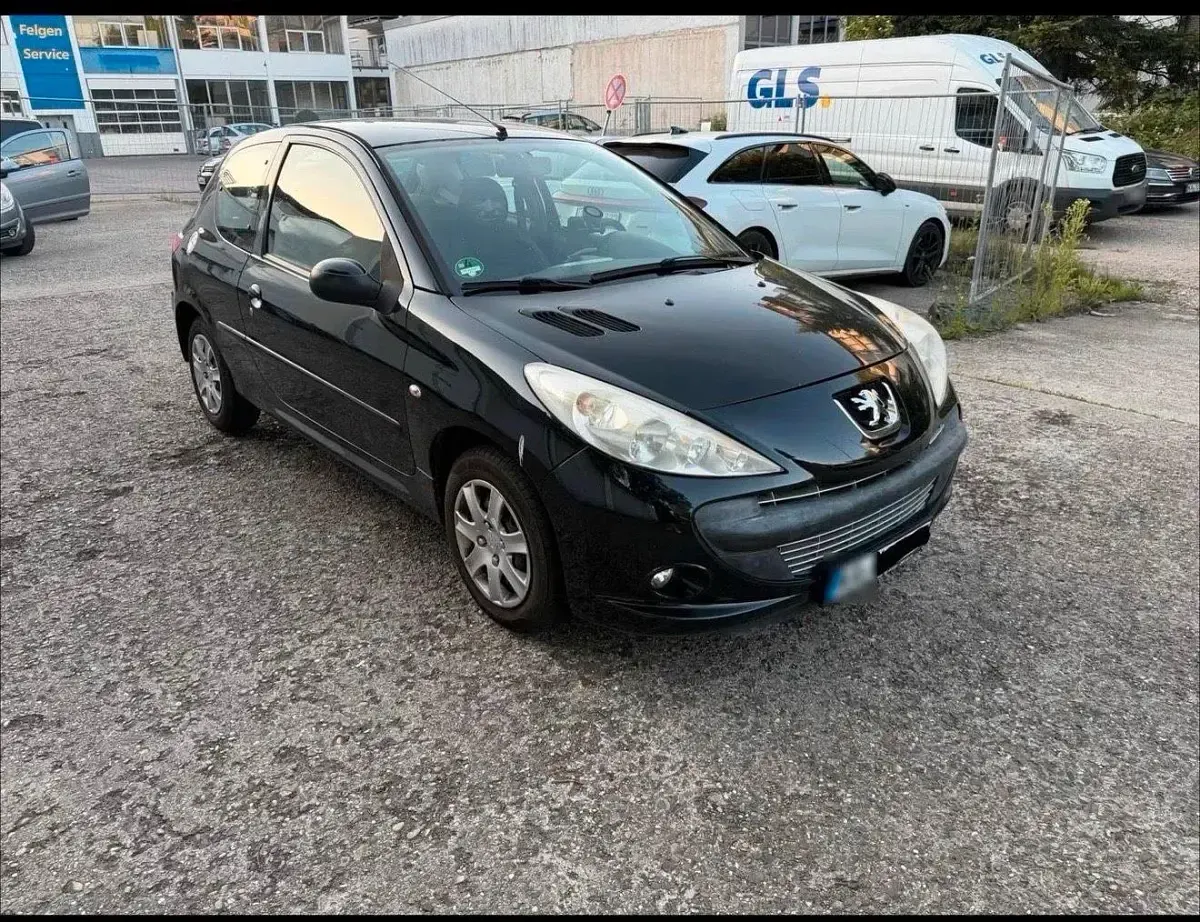 Gebraucht Peugeot 206+ 75 PS (55 kW) 2009 Schwarz Kleinwagen