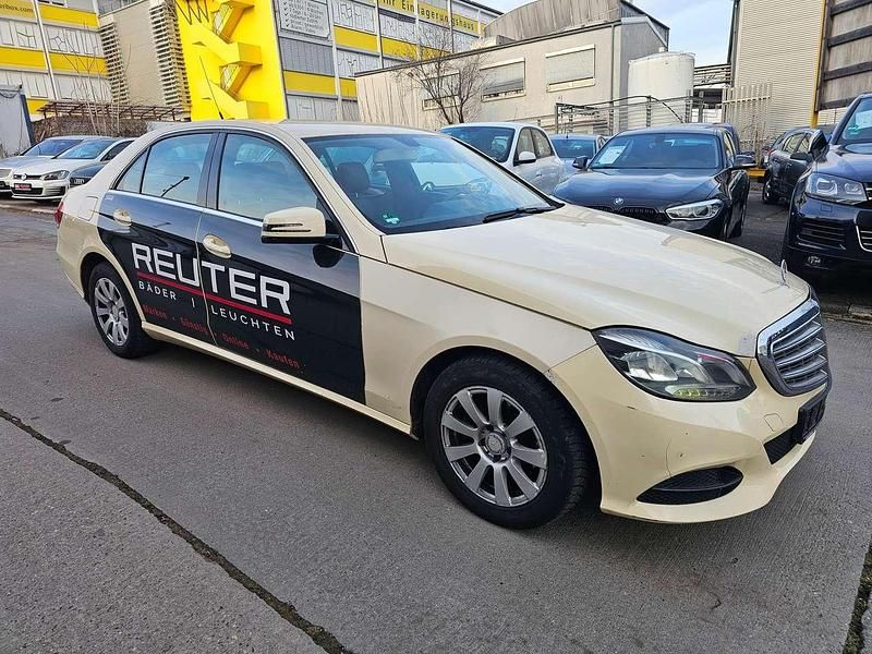 Gebraucht Mercedes E200 136 PS (100 kW) 2016 Hellelfenbein Limousine
