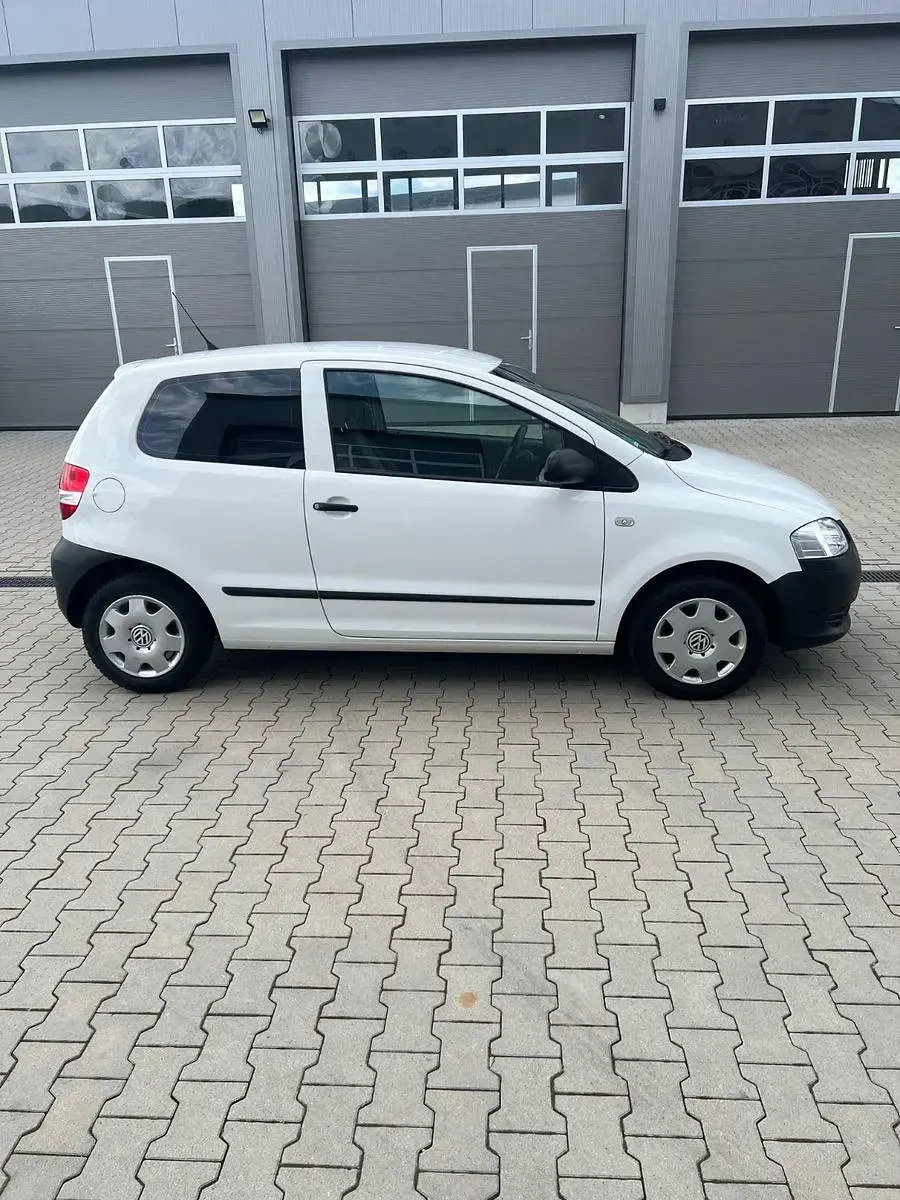 Gebraucht VW Fox 60 PS (44 kW) 2011 Weiß Kleinwagen