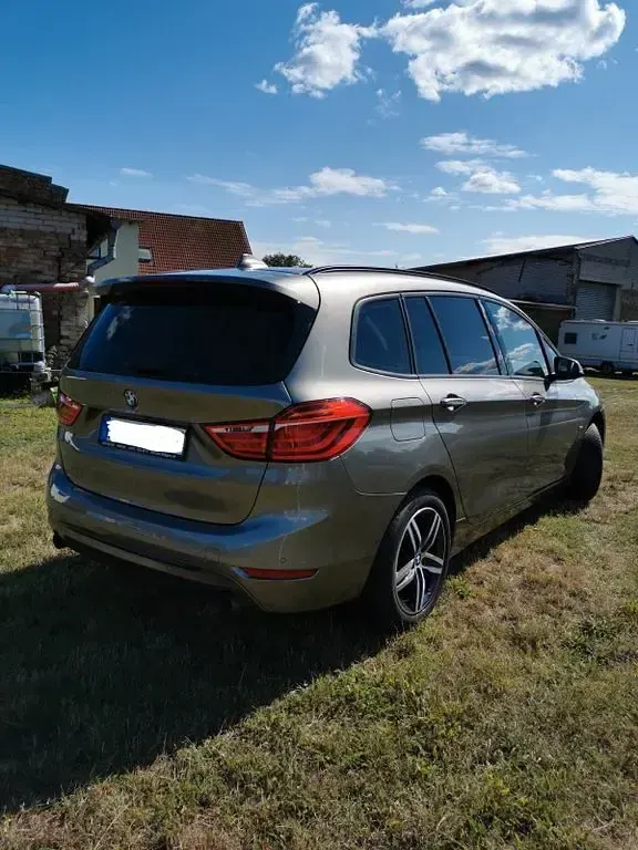 Gebraucht BMW 220 Gran Tourer Sport Line 192 PS (141 kW) 2016 Silber Van / Kleinbus