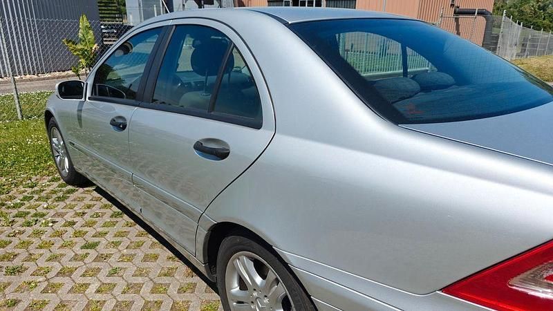 Silber Gebraucht 2006 Mercedes C200 Classic Limousine | 5.500 € (Teuer) - Bild 1/4