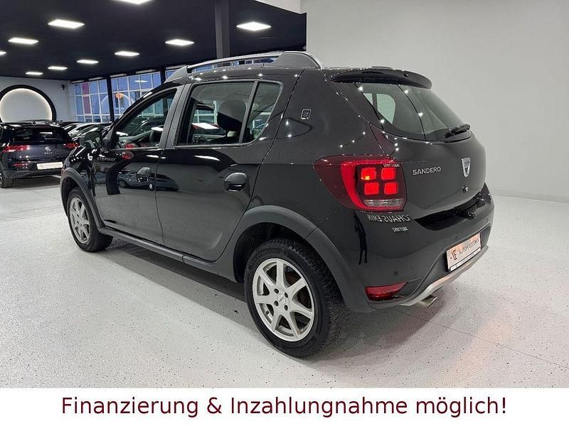Gebraucht Dacia Sandero Celebration 95 PS (69 kW) 2020 Schwarz Limousine