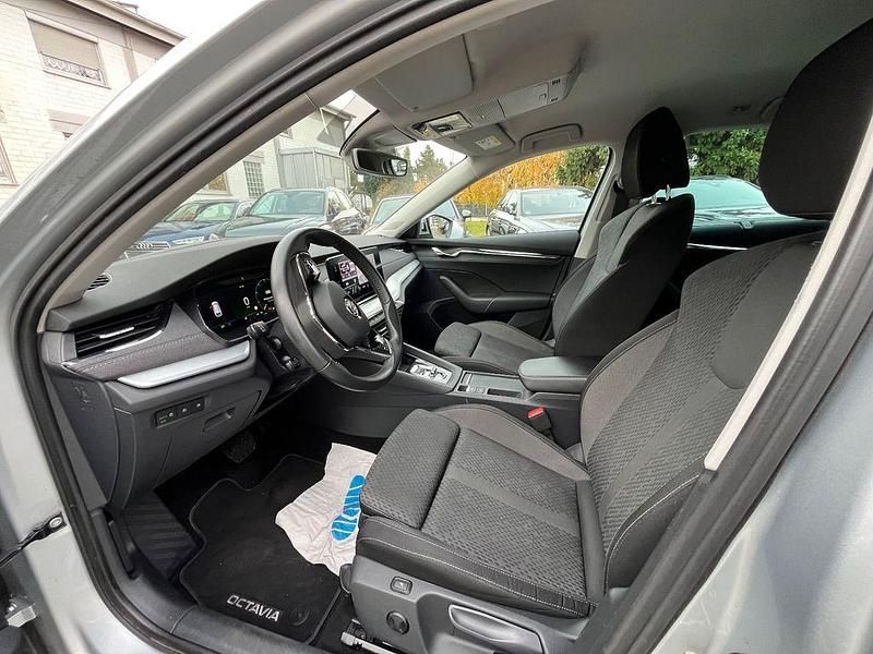 Gebraucht Skoda Octavia First Edition 150 PS (110 kW) 2020 Silber Kombi