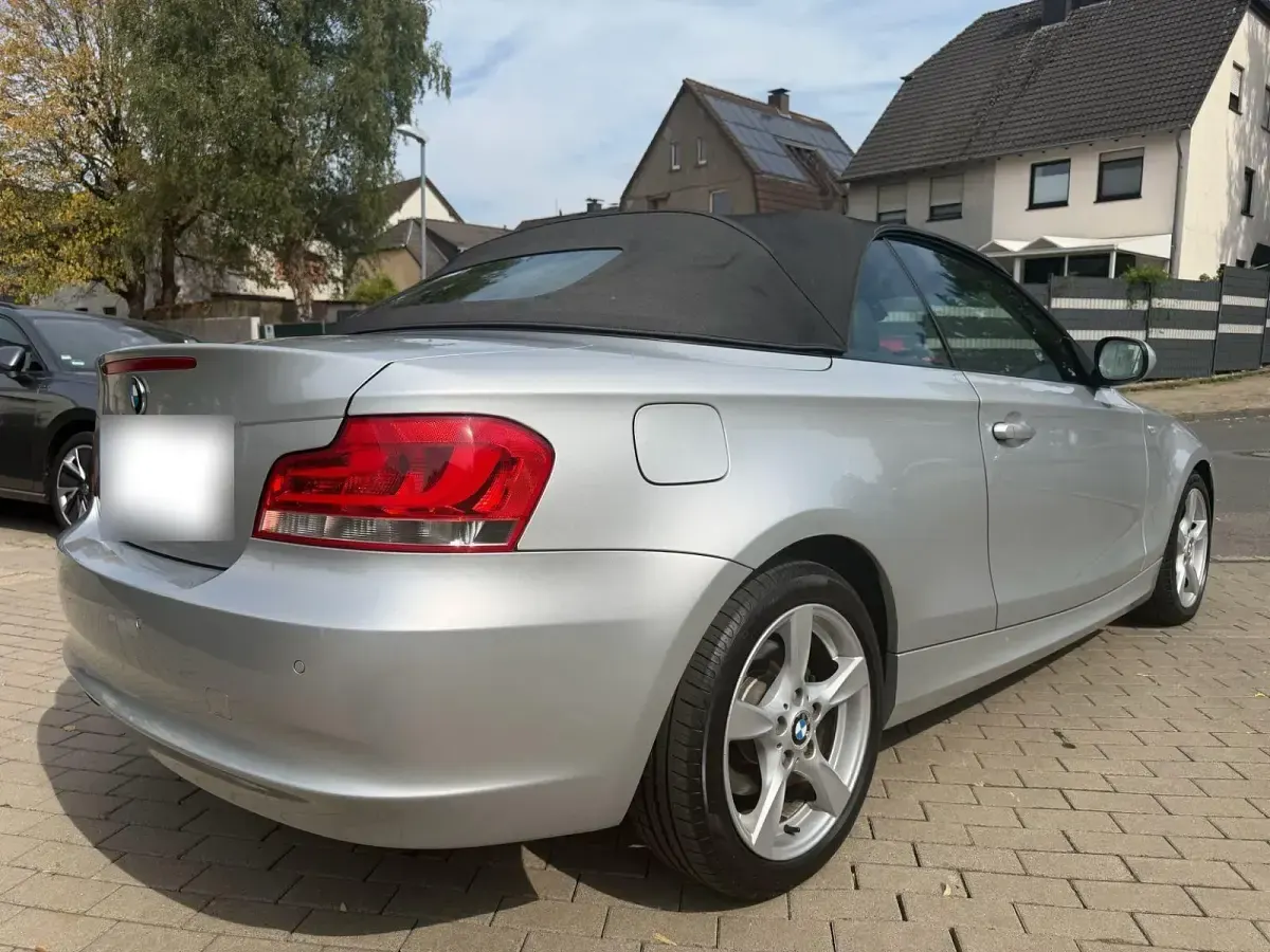 Gebraucht BMW 120 Cabriolet 170 PS (125 kW) 2011 Silber Cabrio