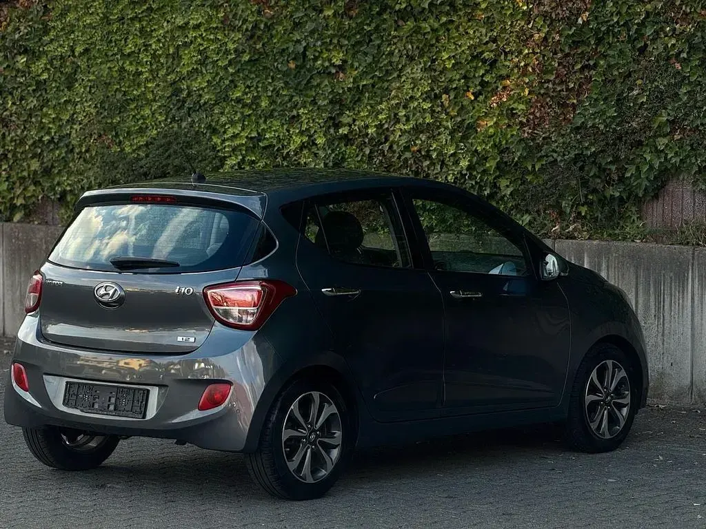 Gebraucht Hyundai i10 GO! 87 PS (63 kW) 2014 Grau Kleinwagen