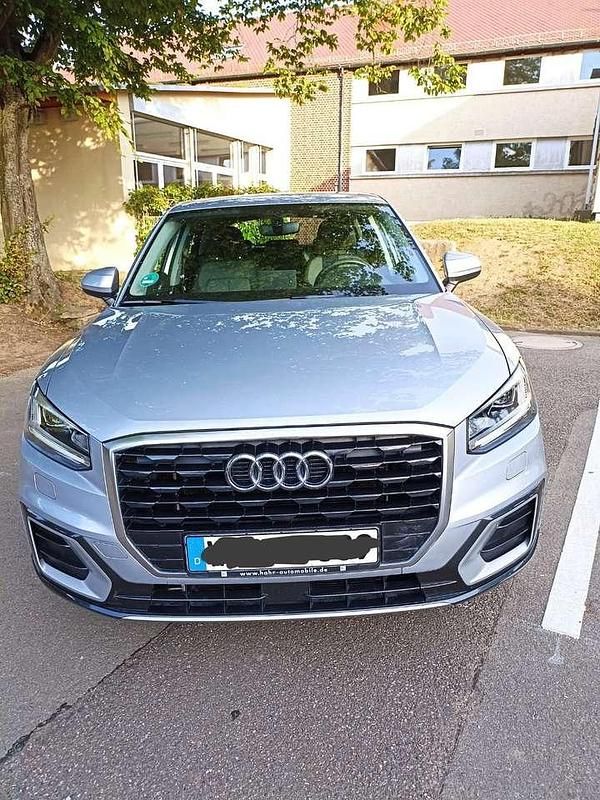 Grau Gebraucht 2018 Audi Q2 Design SUV | 17.000 € (Superpreis) - Bild 1/4