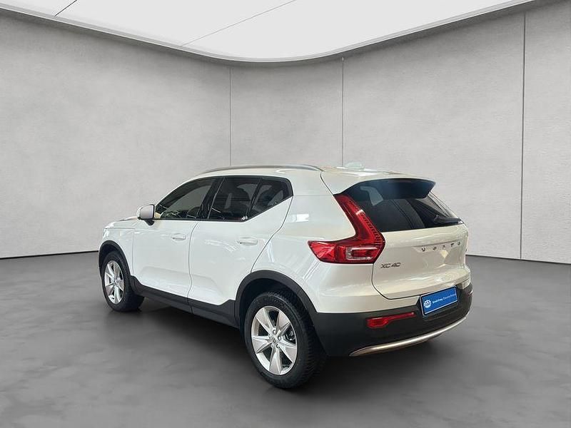 Gebraucht Volvo XC40 Core 163 PS (119 kW) 2024 Crystal weißperleffekt SUV