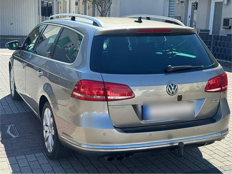Gebraucht VW Passat Highline 140 PS (102 kW) 2013 Braun Kombi