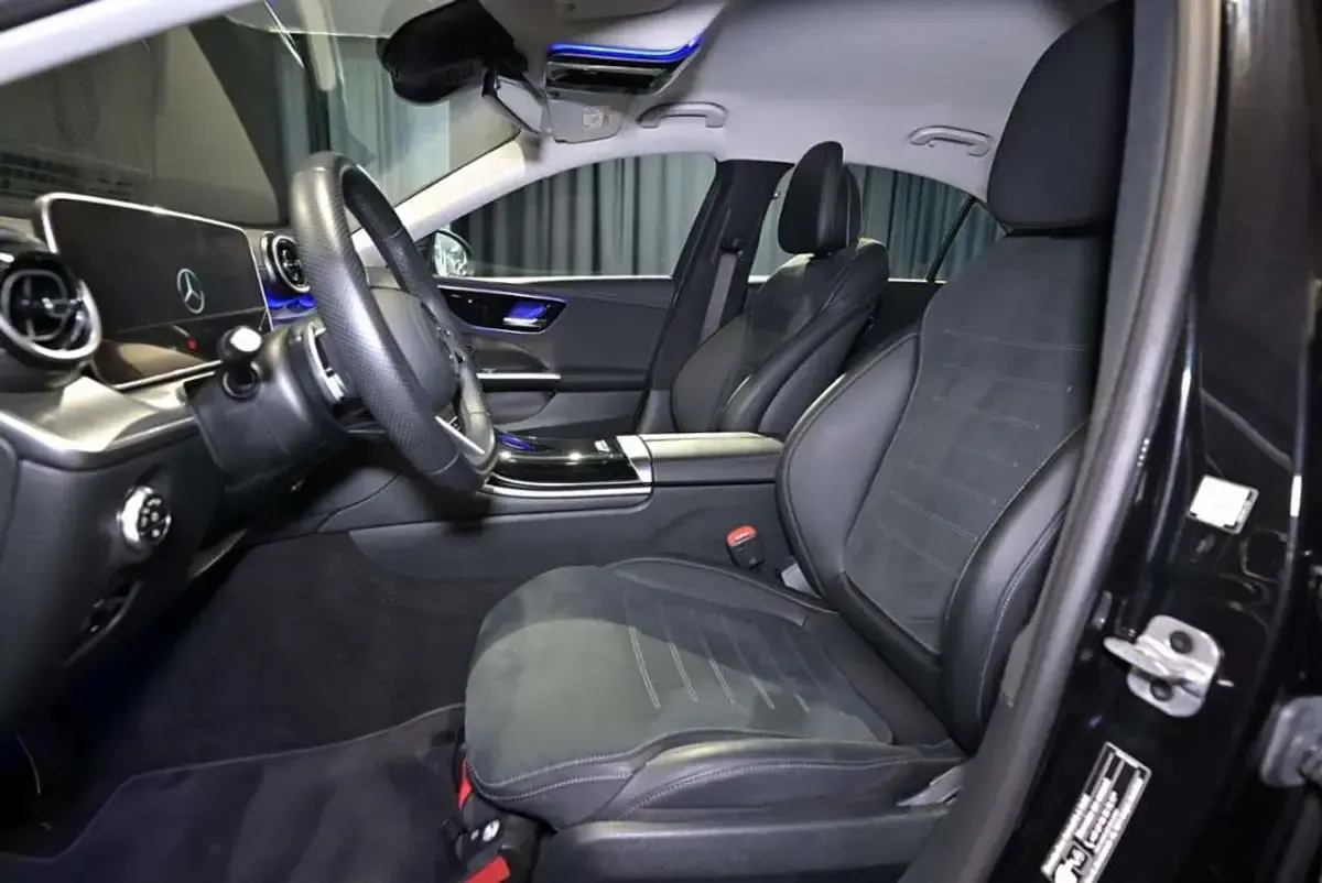 Gebraucht Mercedes C300 AMG 258 PS (189 kW) 2024 Metalliclack obsidianschwarz Limousine