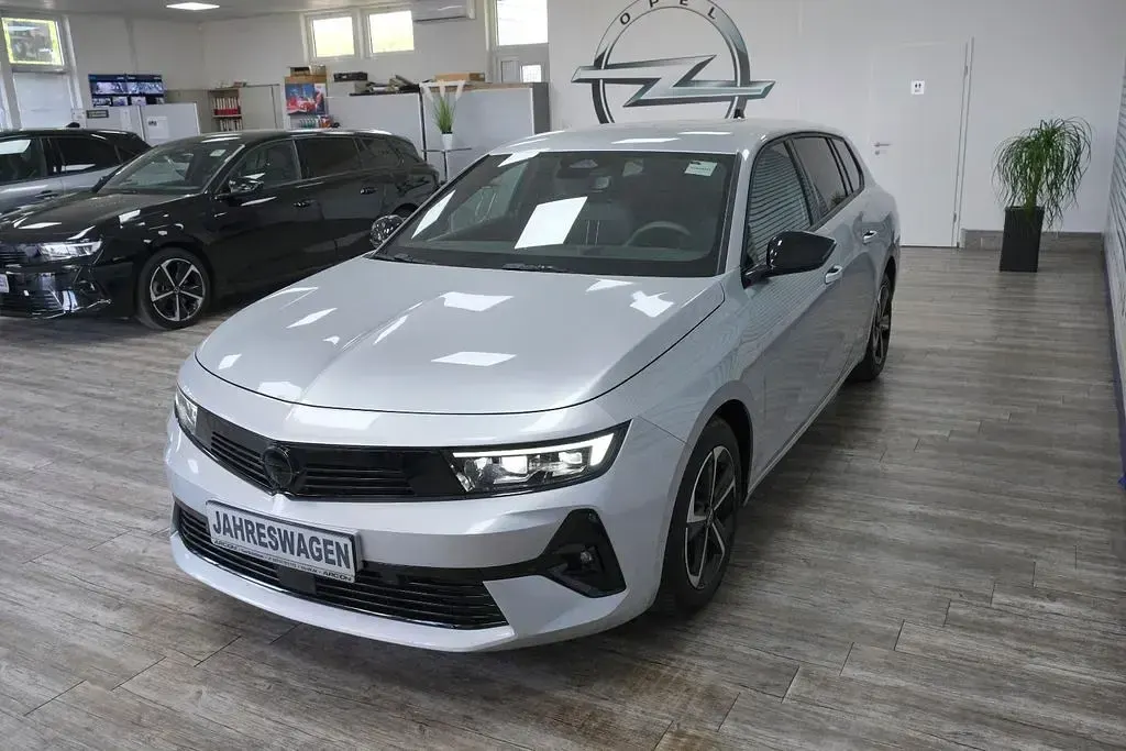 Gebraucht Opel Astra 131 PS (96 kW) 2025 Silber Kleinwagen
