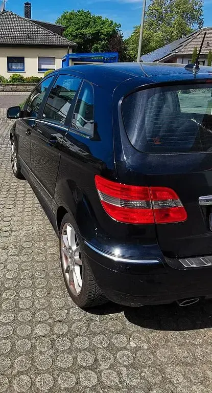 Gebraucht Mercedes B160 95 PS (69 kW) 2010 Schwarz Kleinwagen