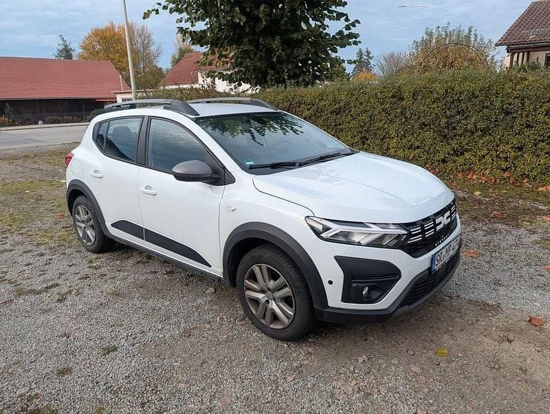 Weiß Gebraucht 2023 Dacia Sandero Expression Limousine | 11.400 € (Superpreis) - Bild 1/4