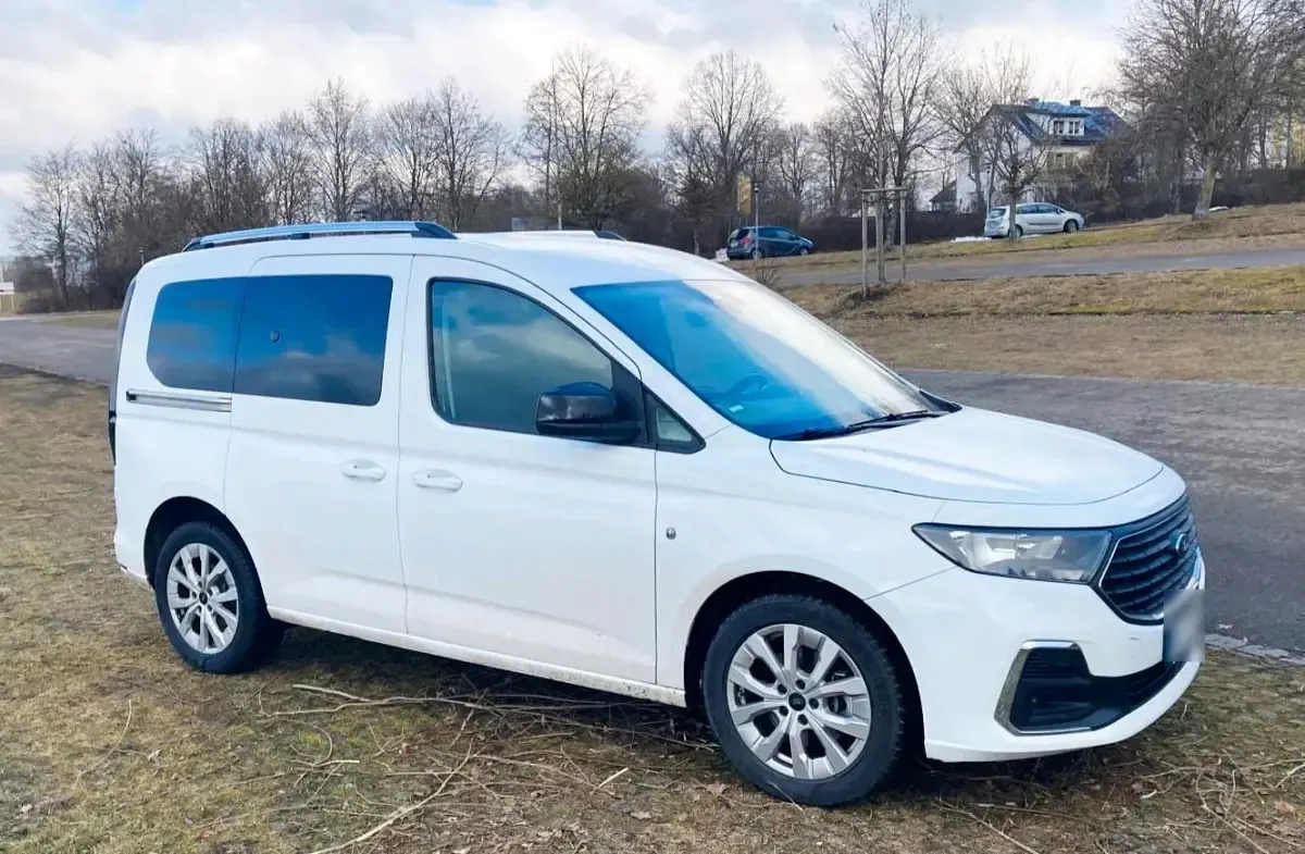 Gebraucht Ford Tourneo Connect Titanium 116 PS (85 kW) 2025 Weiß Van / Kleinbus
