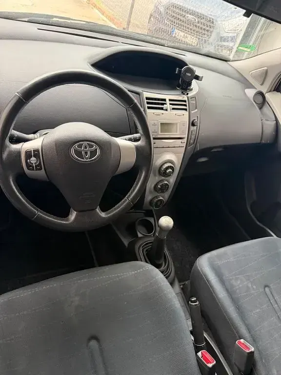 Gebraucht Toyota Yaris Team 69 PS (50 kW) 2008 Silber Kleinwagen