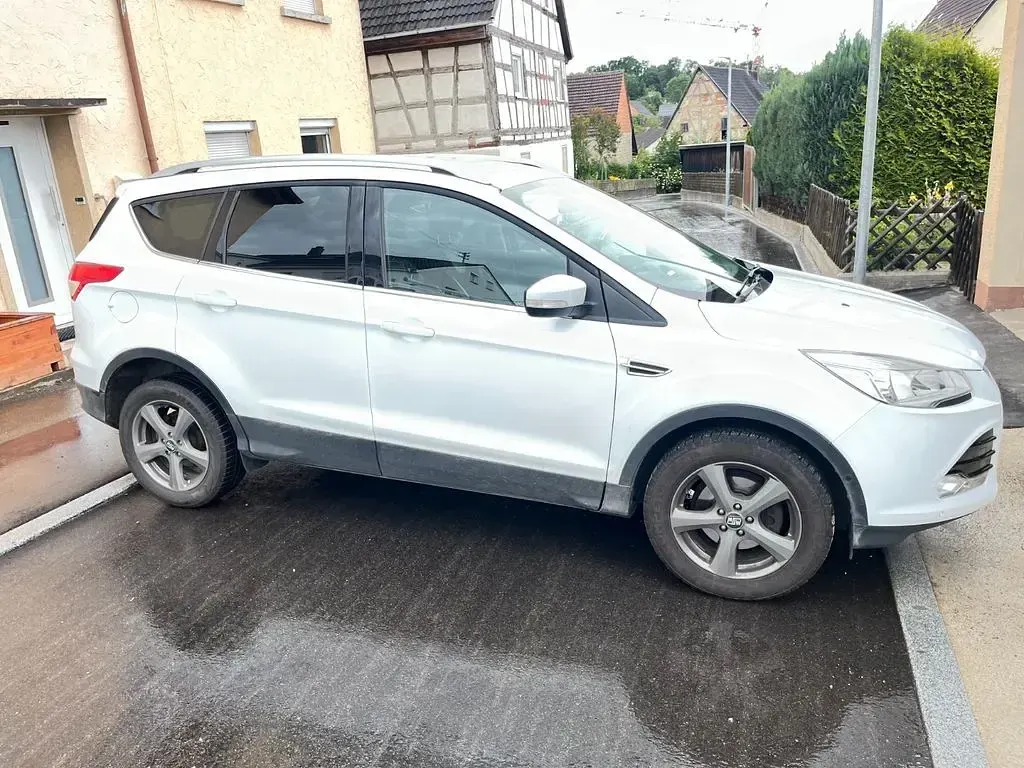 Gebraucht Ford Kuga Trend 150 PS (110 kW) 2013 Weiß SUV