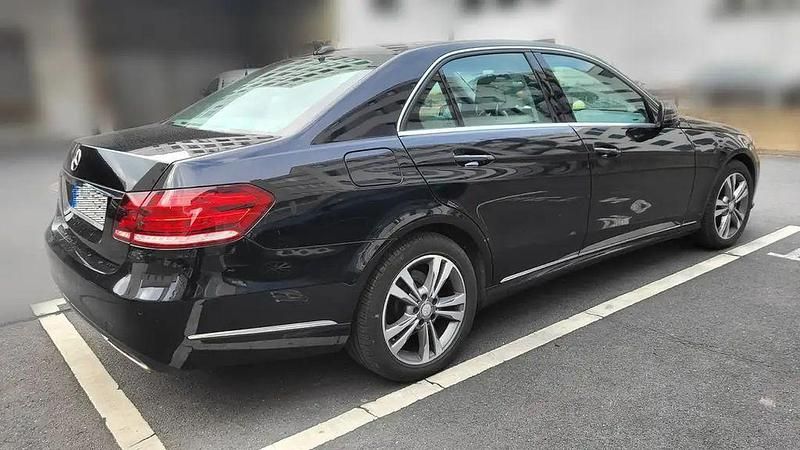 Gebraucht Mercedes E200 Elegance 184 PS (135 kW) 2014 Schwarz Limousine