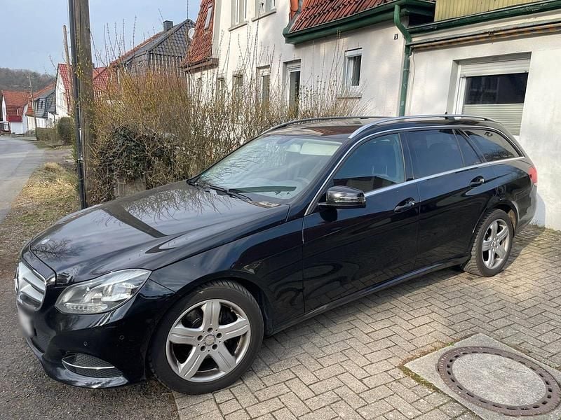 Gebraucht Mercedes E220 Edition 170 PS (125 kW) 2014 Schwarz Kombi