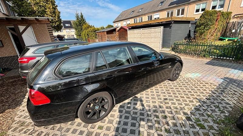 Gebraucht BMW 318 143 PS (105 kW) 2008 Schwarz Kombi
