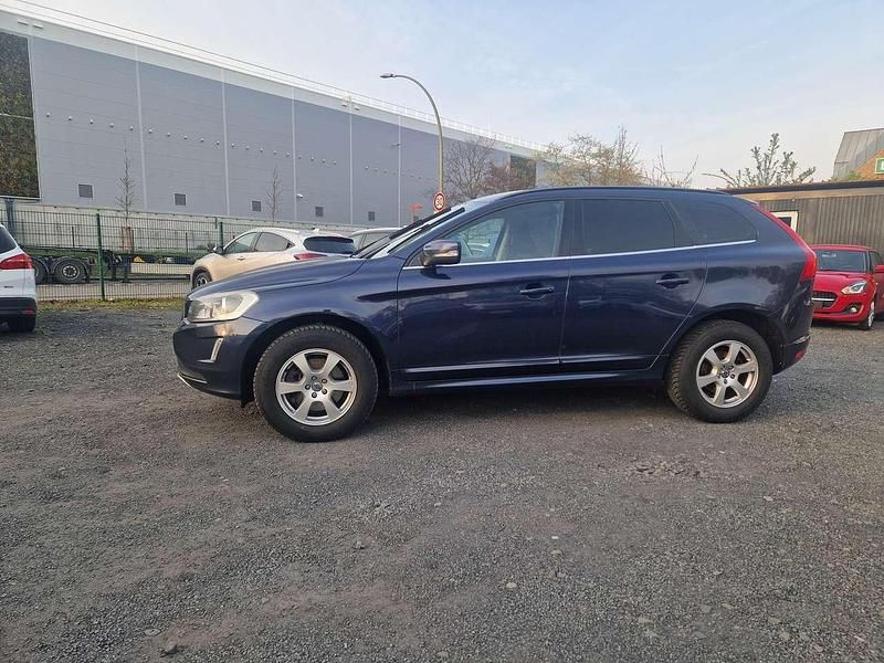 Gebraucht Volvo XC60 Momentum 181 PS (133 kW) 2014 Caspian blue / metallic SUV