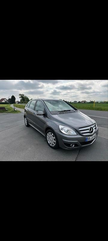 Silber Gebraucht 2008 Mercedes B180 Van / Kleinbus | 2.399 € (Guter Preis) - Bild 1/4