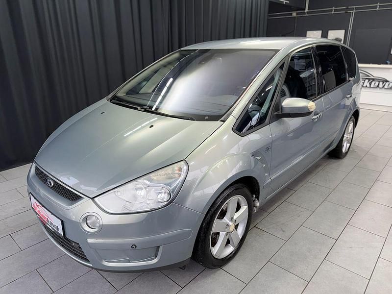 Gebraucht Ford S-MAX Titanium 140 PS (102 kW) 2009 Silber Van / Kleinbus
