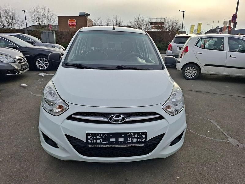 Gebraucht Hyundai i10 Edition 69 PS (50 kW) 2013 Weiß Kleinwagen