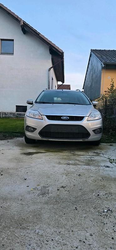 Silber Gebraucht 2010 Ford Focus Kombi | 999 € (Superpreis) - Bild 1/4
